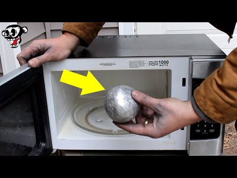 ¿Qué pasa si metes aluminio en el microondas?