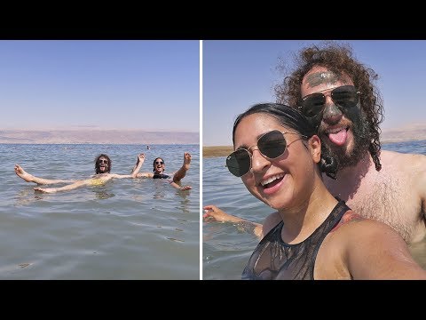¿Qué pasa si nadas en el Mar Muerto?