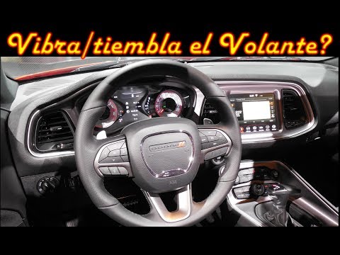 ¿Qué pasa si el volante vibra mientras conduces?